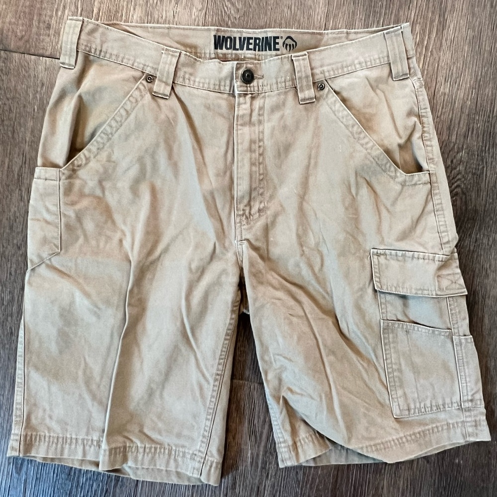 Size 32 Wolverine khaki cargo shorts